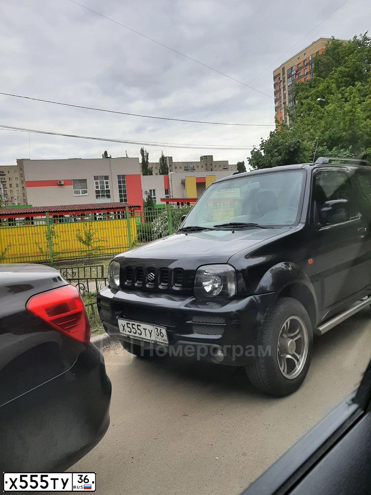 Фото автомобиля SUZUKI JIMNY, 2008 — госномер Х555ТУ36. Цвет: ЧЕРНЫЙ