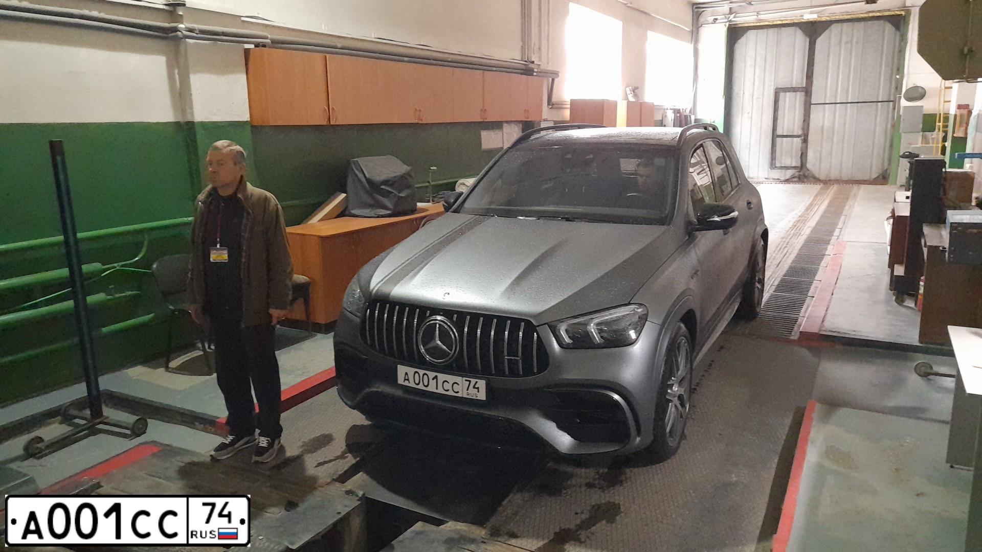 Фото автомобиля INFINITI QX70 /FX/, 2007 — госномер А001СС74. Цвет: ЧЕРНЫЙ
