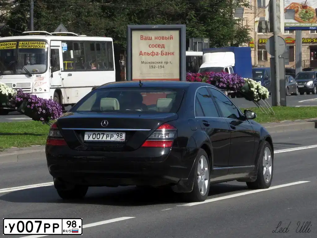 Фото автомобиля MERCEDES S-KLASSE, 2008 — госномер У007РР98. Цвет: ЧЕРНЫЙ
