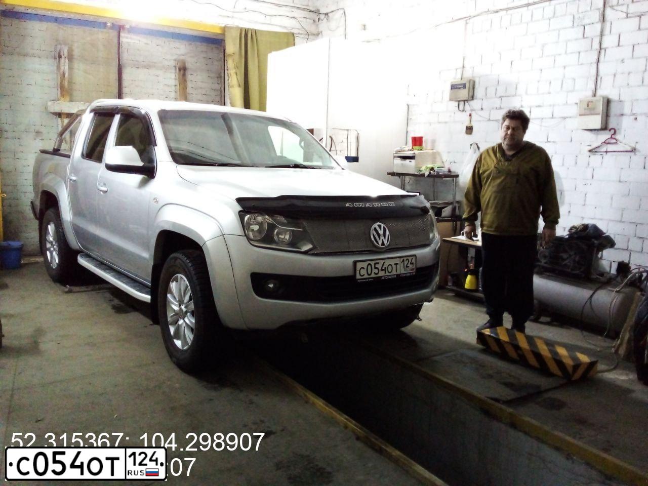 Фото автомобиля VOLKSWAGEN AMAROK, 2011 — госномер Р412НУ197. Цвет: СЕРЫЙ