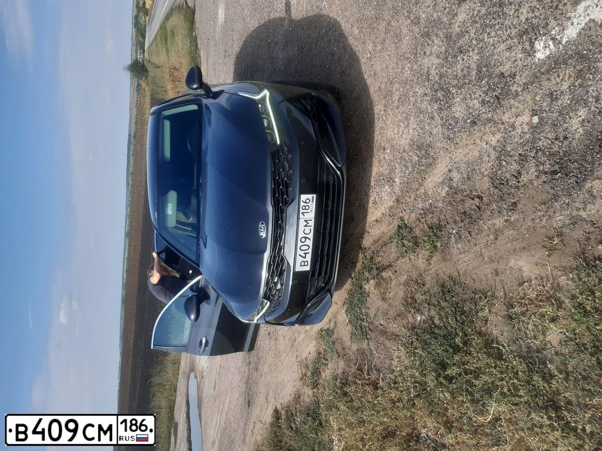 Фото автомобиля KIA K5, 2020 — госномер Е500РХ186. Цвет: СЕРЫЙ