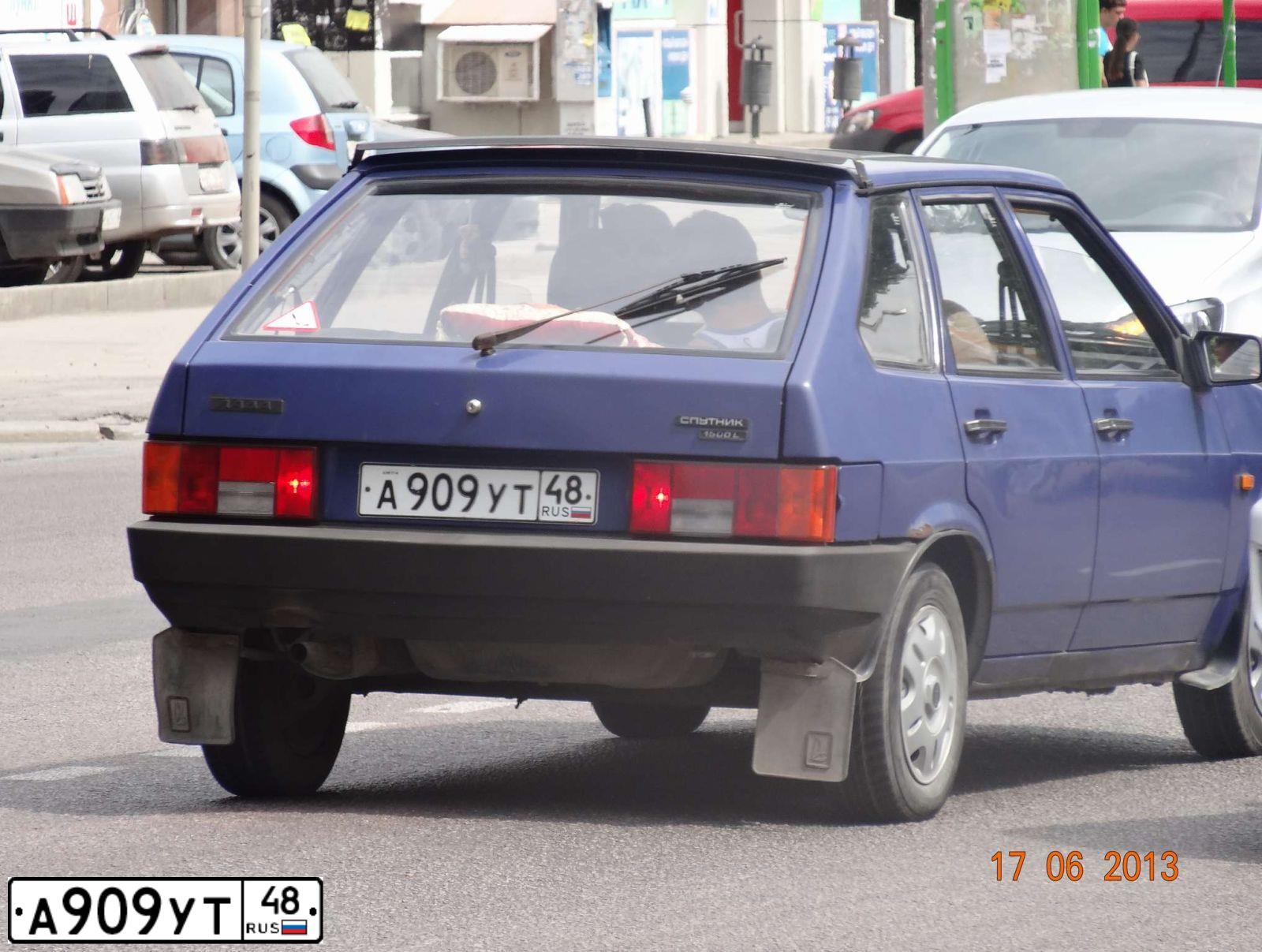 Фото автомобиля LADA 2109 SAMARA, 1998 — госномер А909УТ48. Цвет: СИНИЙ