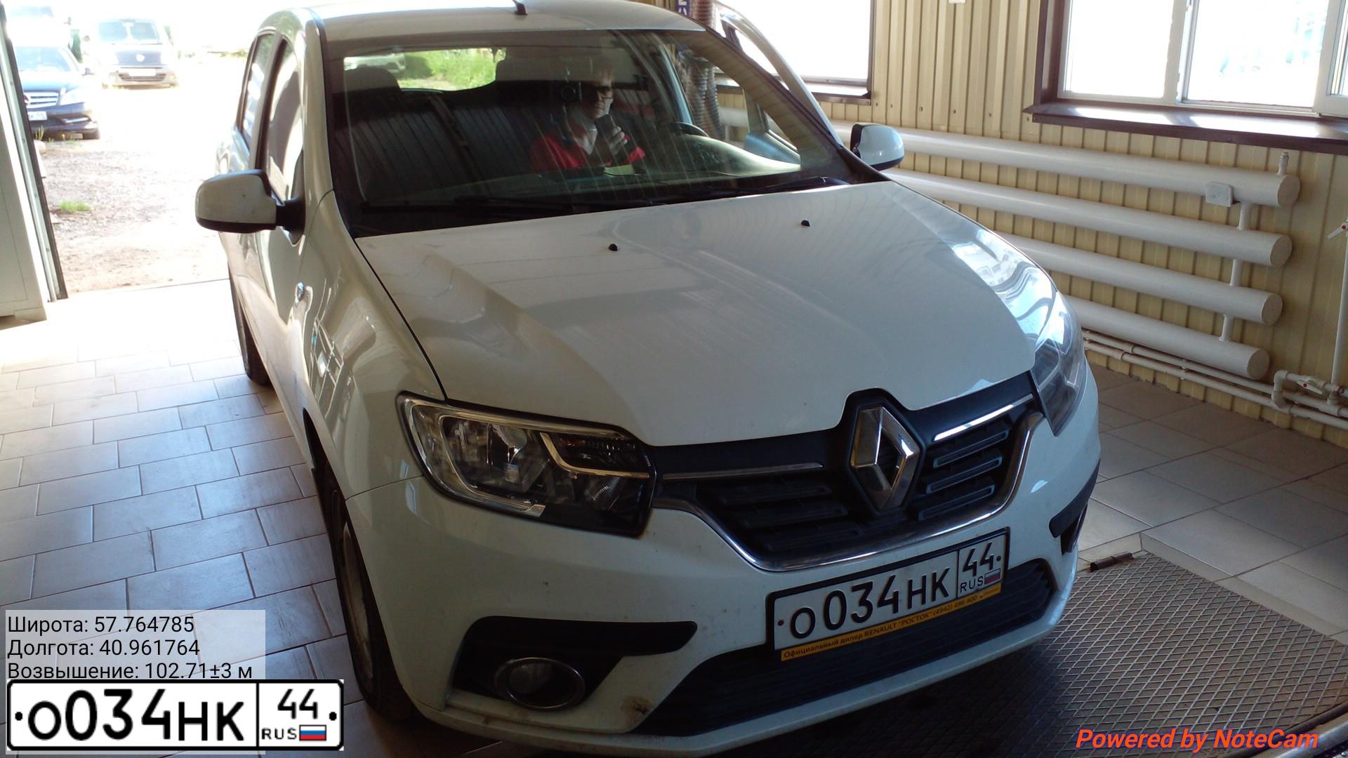 Фото автомобиля RENAULT SANDERO, 2018 — госномер О034НК44. Цвет: БЕЛЫЙ