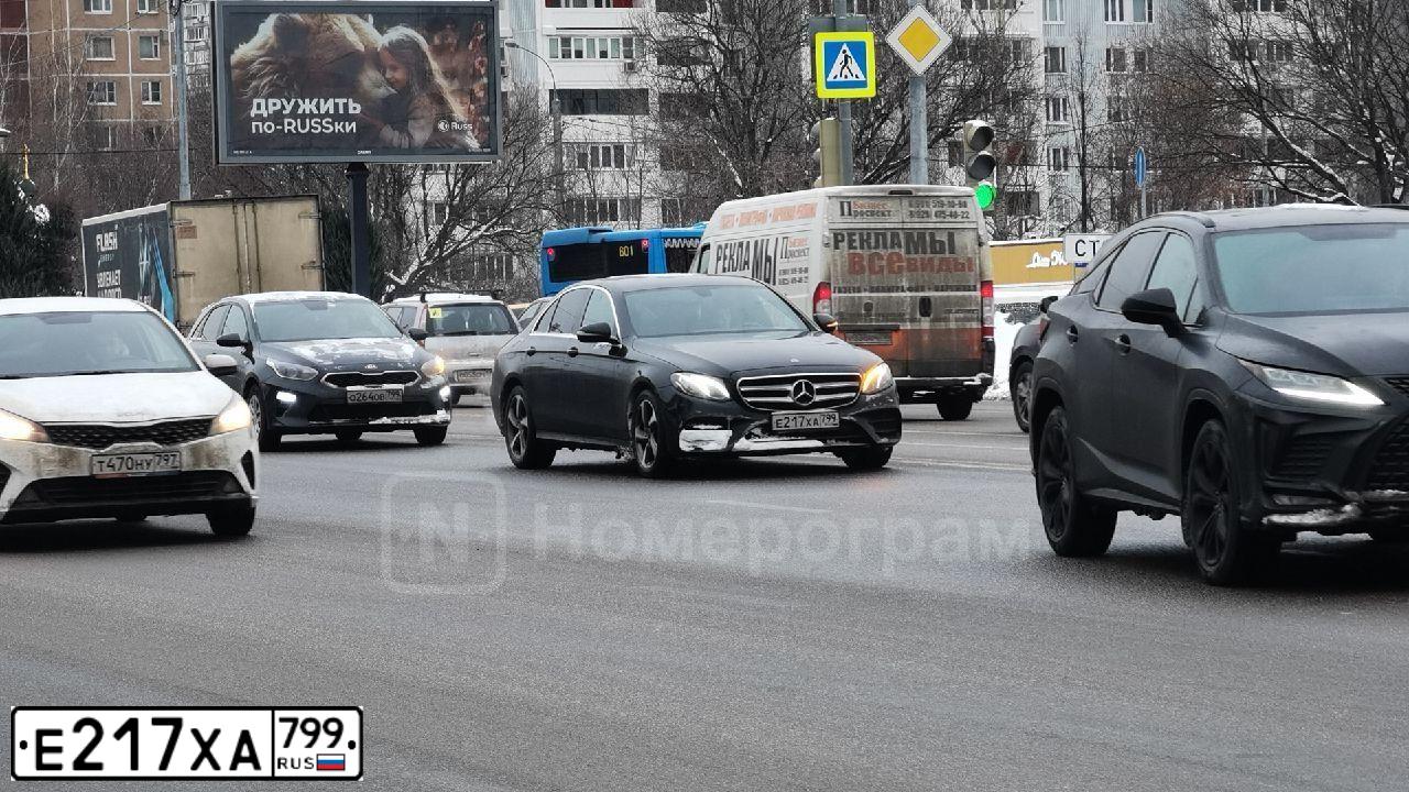 Фото автомобиля MERCEDES-BENZ E200, 2020 — госномер Т342КХ76. Цвет: ЧЕРНЫЙ