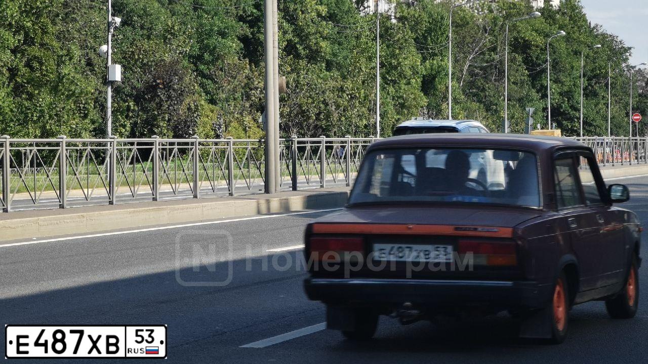Фото автомобиля LADA 2107, 2008 — госномер Е487ХВ53. Цвет: ТЕМНО-ВИШНЕВЫЙ