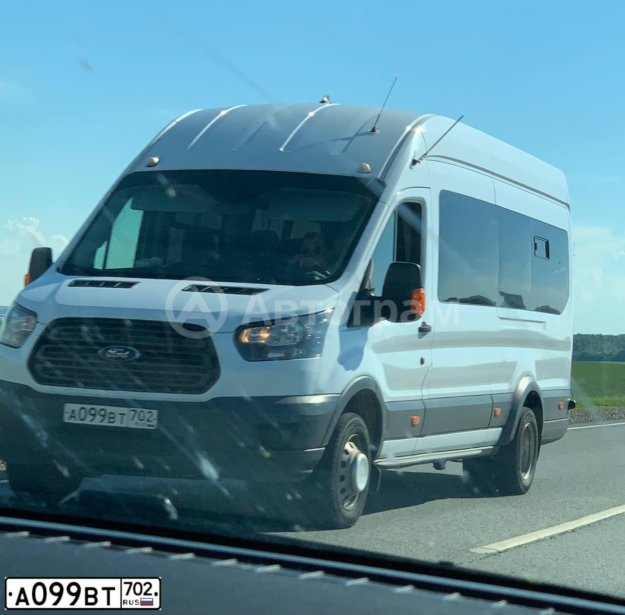 Фото автомобиля FORD TRANSIT, 2018 — госномер А099ВТ702. Цвет: Белый