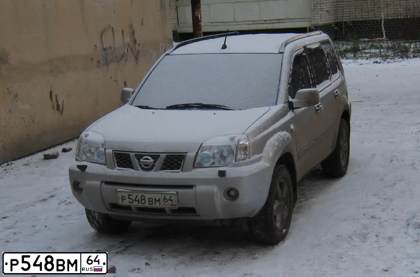 Фото автомобиля NISSAN X-TRAIL, 2006 — госномер К800ТХ64. Цвет: СЕРЕБРИСТЫЙ