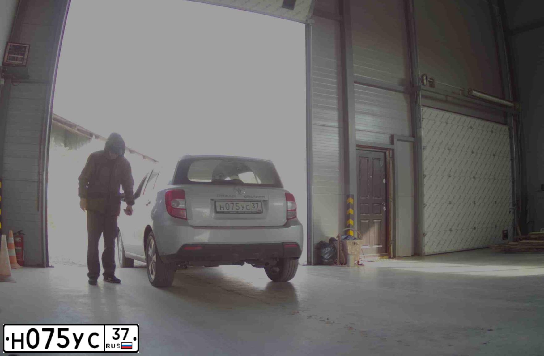 Фото автомобиля TOYOTA URBAN CRUISER, 2009 — госномер Х289МР136. Цвет: Серебристый