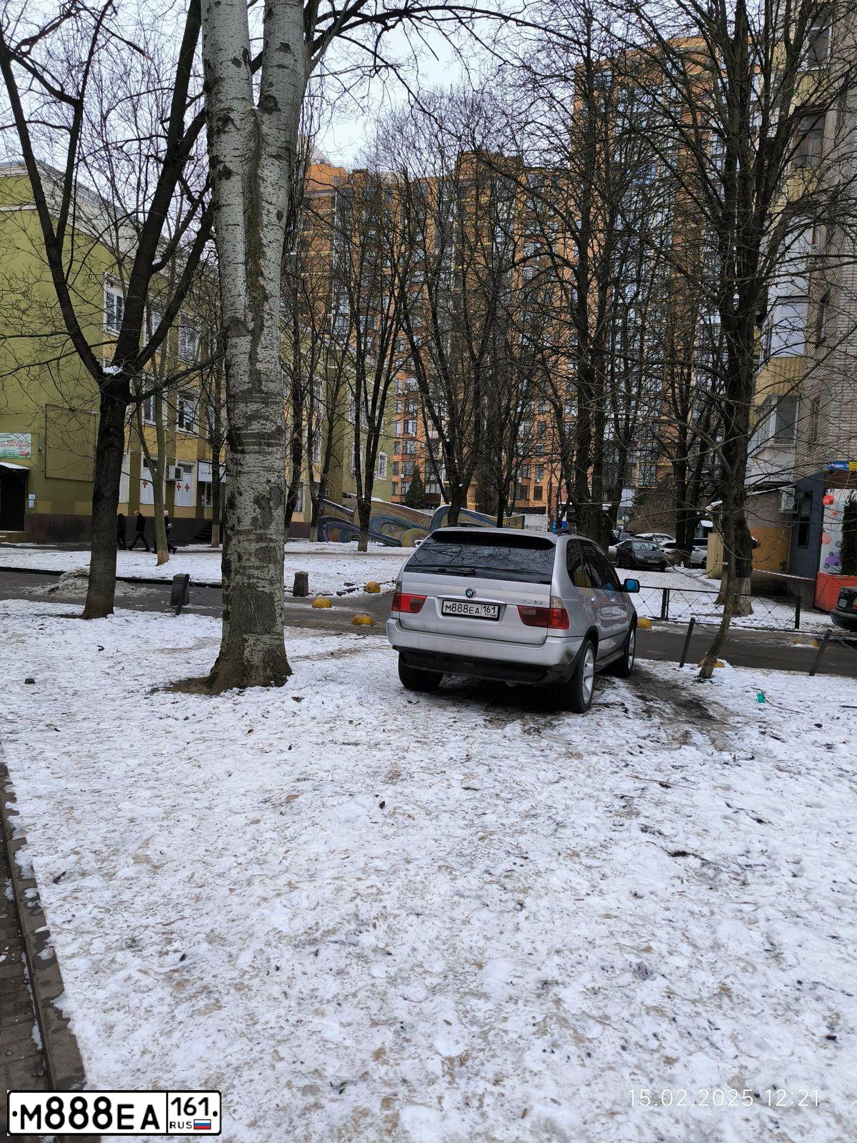 Фото автомобиля TOYOTA LANDCRUISER, 2006 — госномер М888ЕА161. Цвет: ЧЕРНЫЙ