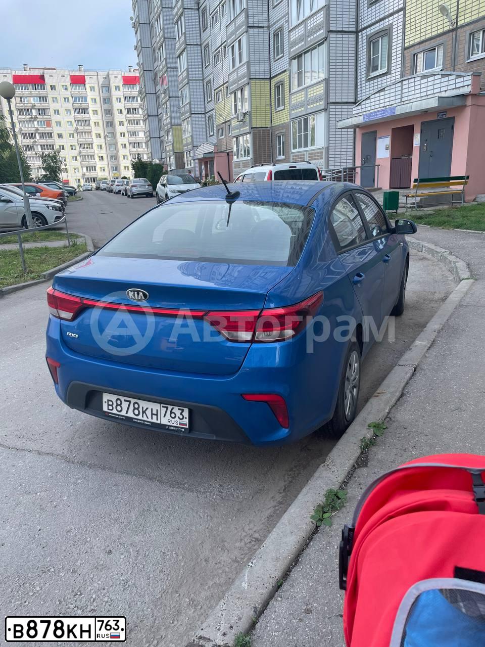 Фото автомобиля KIA RIO, 2019 — госномер В878КН763. Цвет: СИНИЙ