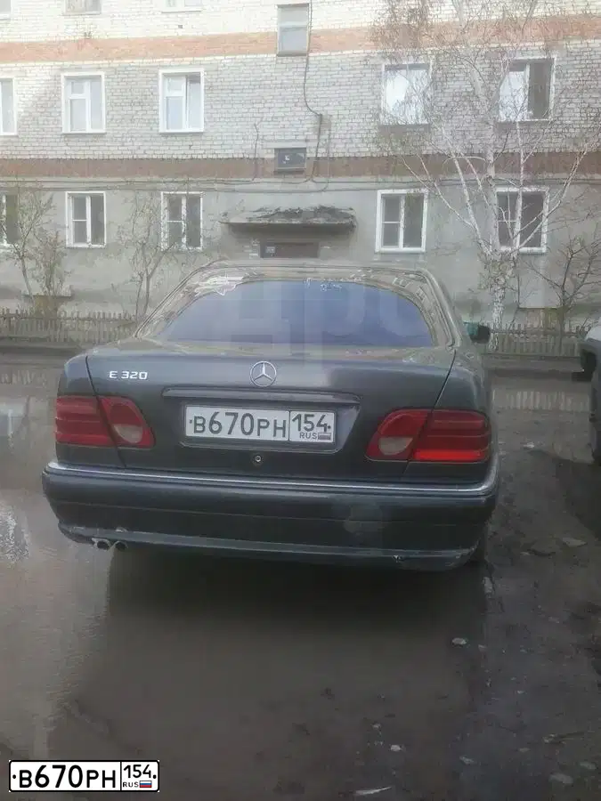 Фото автомобиля MERCEDES E-KLASSE, 1995 — госномер О690ЕТ154. Цвет: ЧЕРНЫЙ