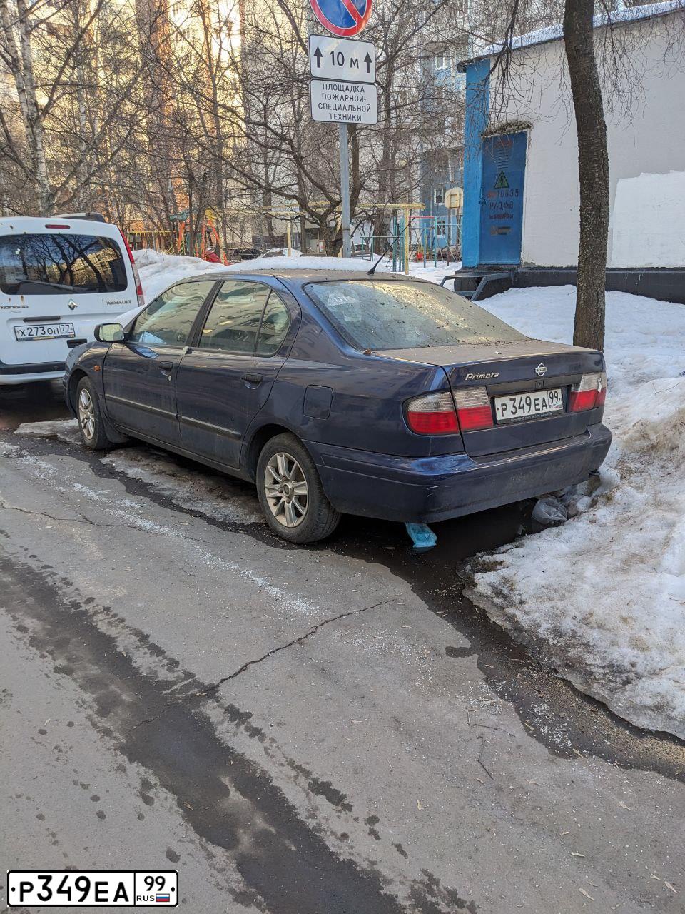 Фото автомобиля NISSAN PRIMERA, 1997 — госномер Р349ЕА99. Цвет: СИНИЙ