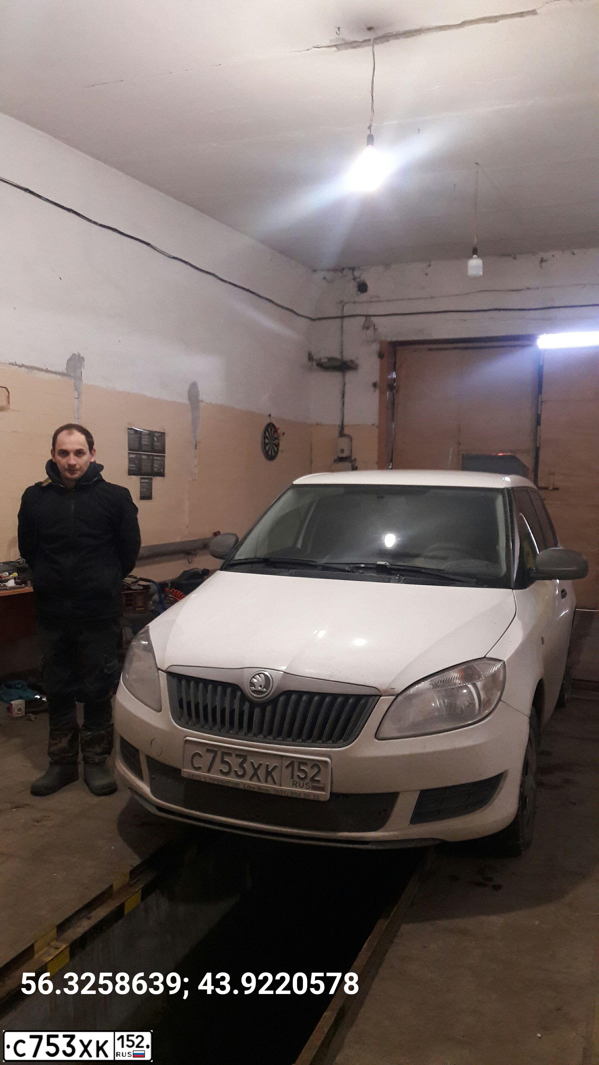 Фото автомобиля SKODA FABIA, 2013 — госномер А640НС252. Цвет: Белый