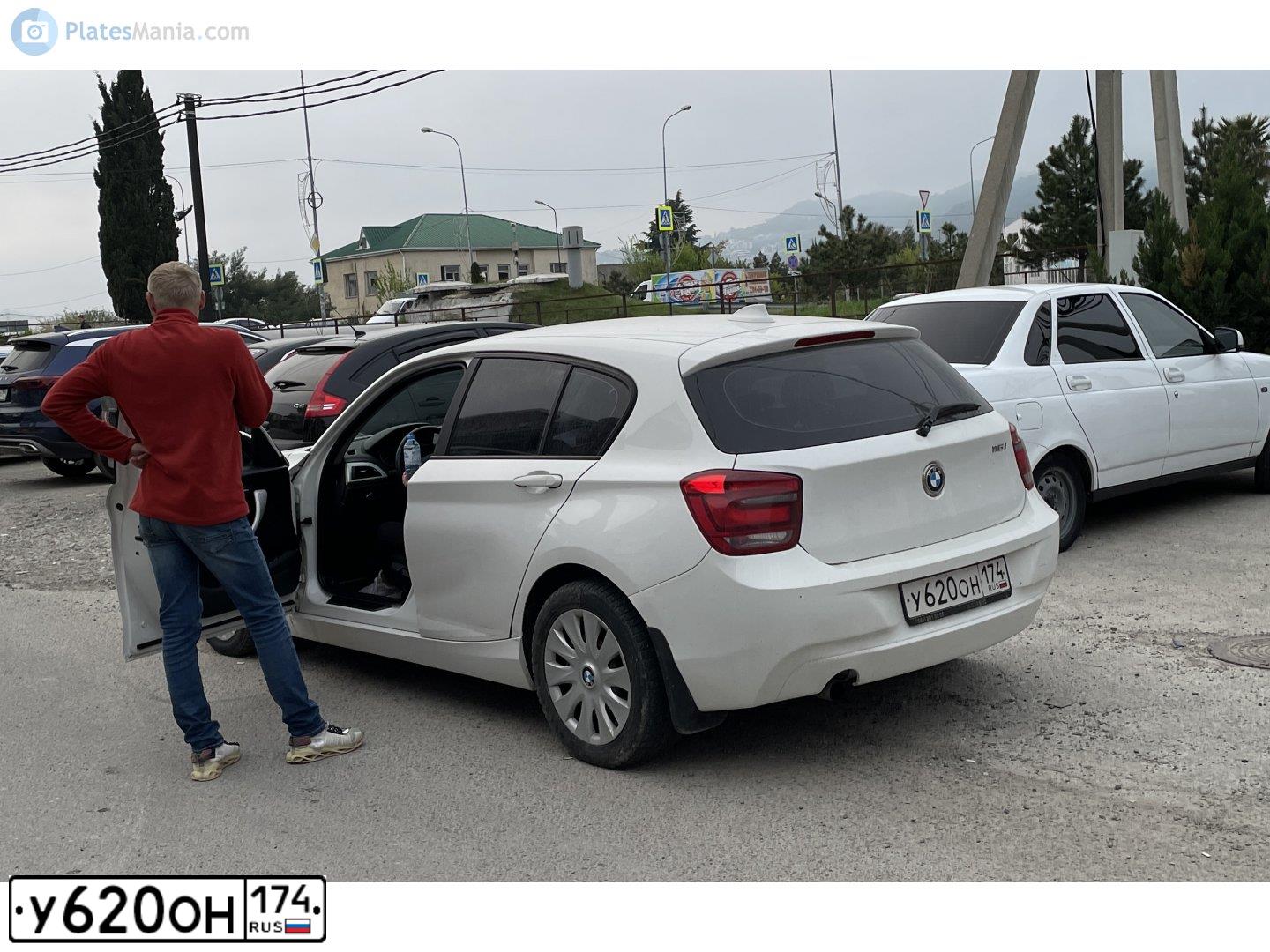 Фото автомобиля BMW SERIE 1, 2013 — госномер У620ОН174. Цвет: Белый