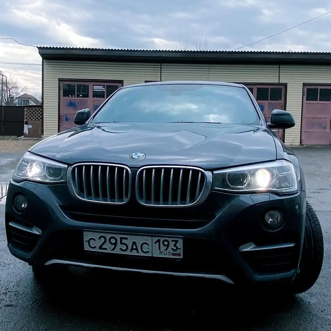 Фото автомобиля BMW X4, 2017 — госномер Р615КР186. Цвет: Серый