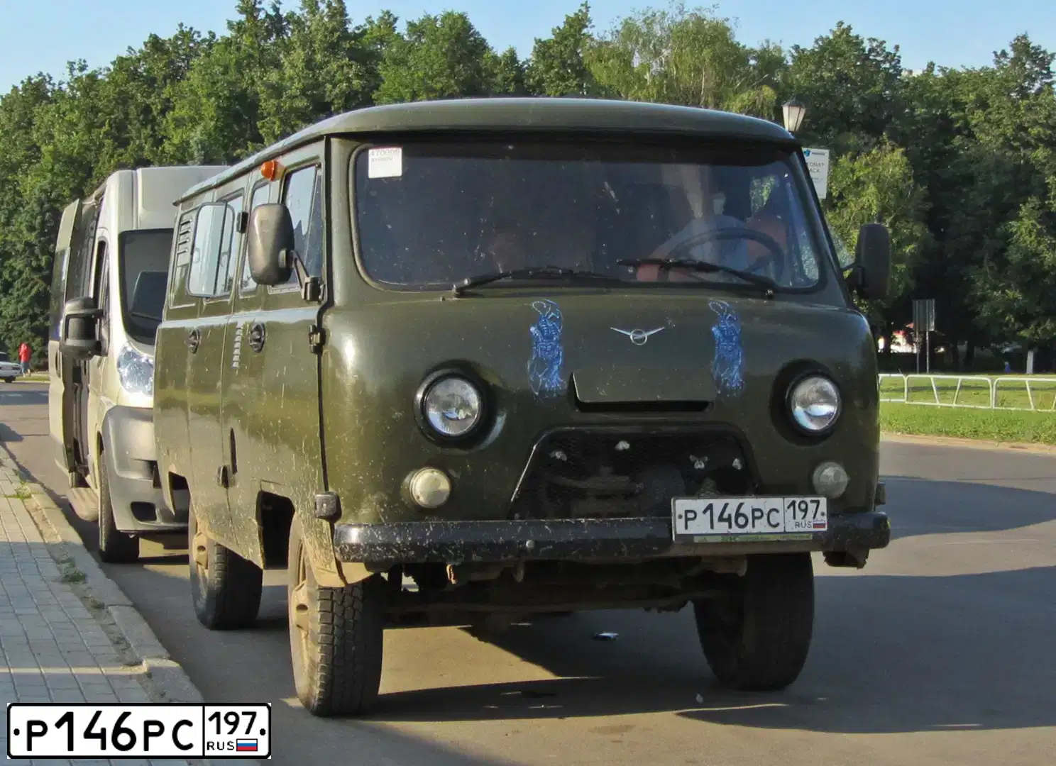 Фото автомобиля UAZ 3741, 2012 — госномер Р146РС197. Цвет: ЗЕЛЕНЫЙ