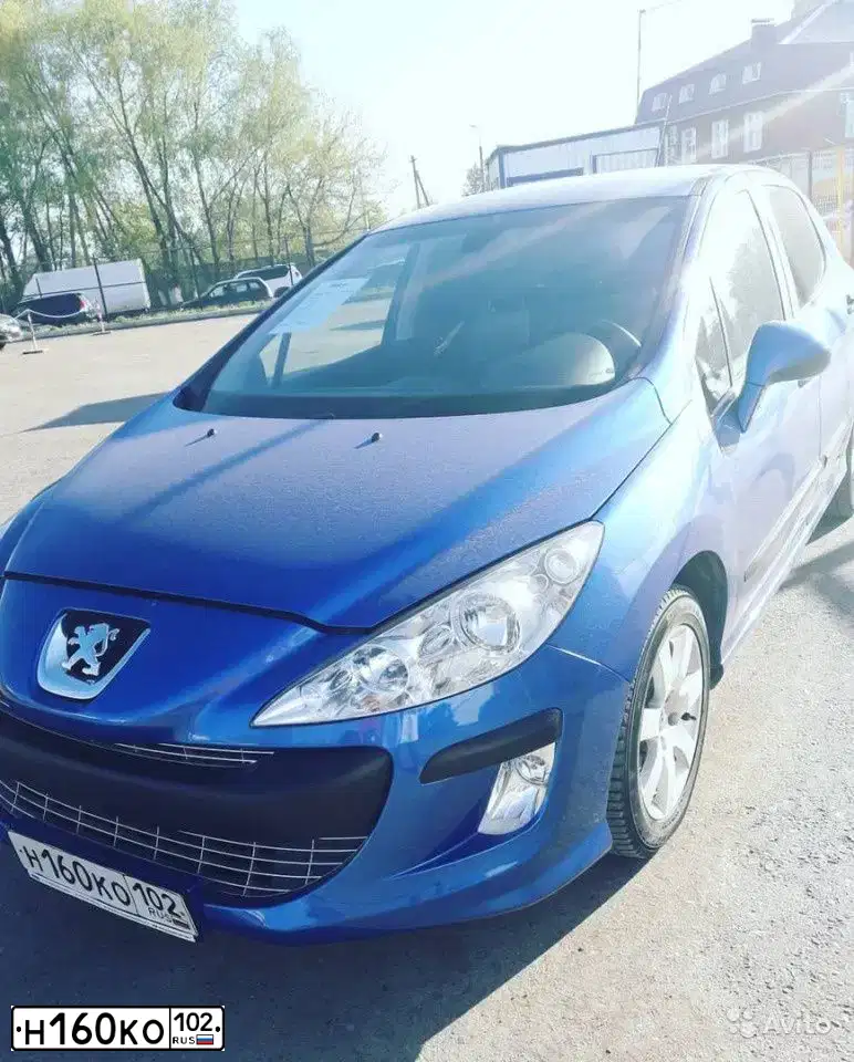 Фото автомобиля PEUGEOT 308, 2010 — госномер Н160КО102. Цвет: СИНИЙ
