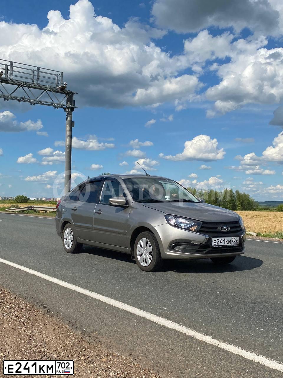 Фото автомобиля LADA GRANTA 219110, 2021 — госномер Е241КМ702. Цвет: СЕРЫЙ