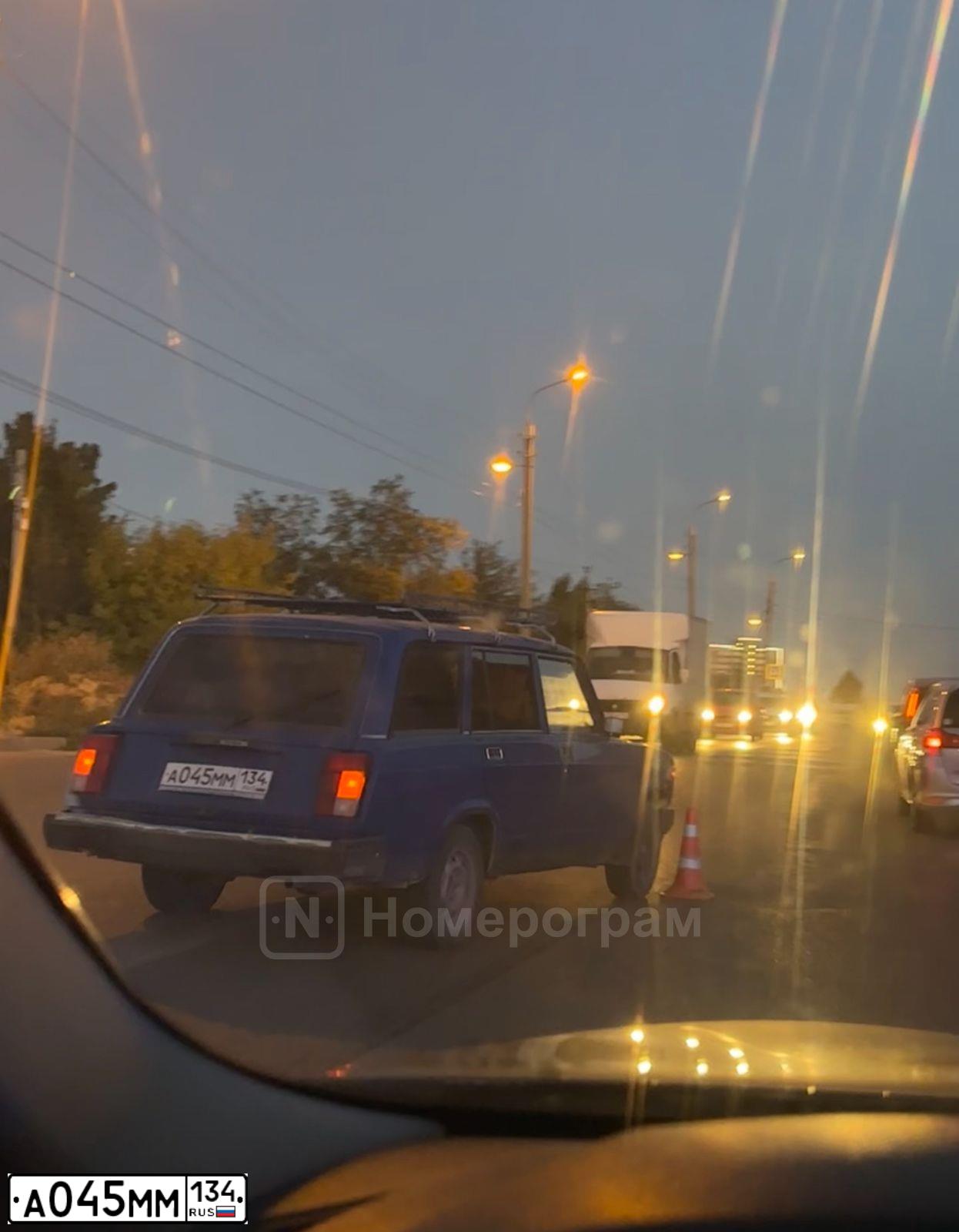 Фото автомобиля LADA 2104, 2007 — госномер А045ММ134. Цвет: КАЛИПСО