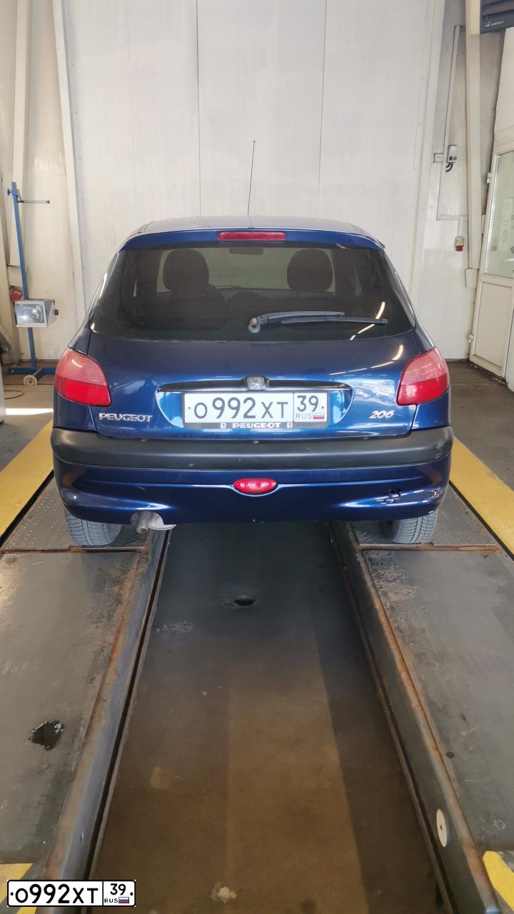 Фото автомобиля PEUGEOT 206, 2001 — госномер О992ХТ39. Цвет: синий