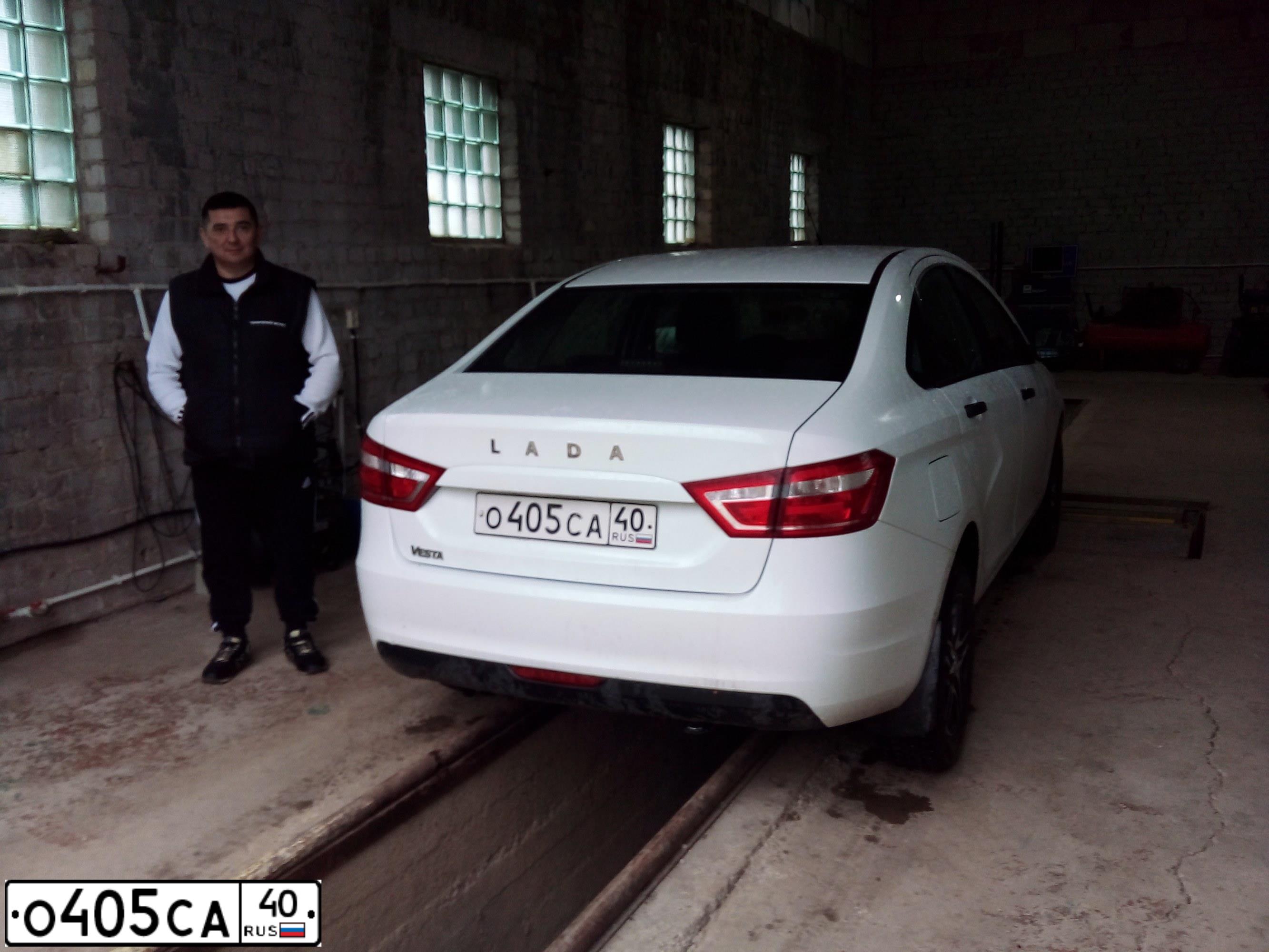Фото автомобиля LADA VESTA, 2019 — госномер Р130ЕН40. Цвет: БЕЛЫЙ