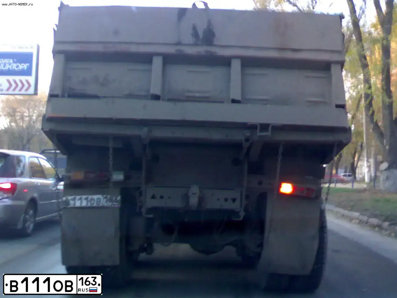Фото автомобиля KAMAZ 55111 /6X4/, 1992 — госномер В111ОВ163. Цвет: СЕРЫЙ