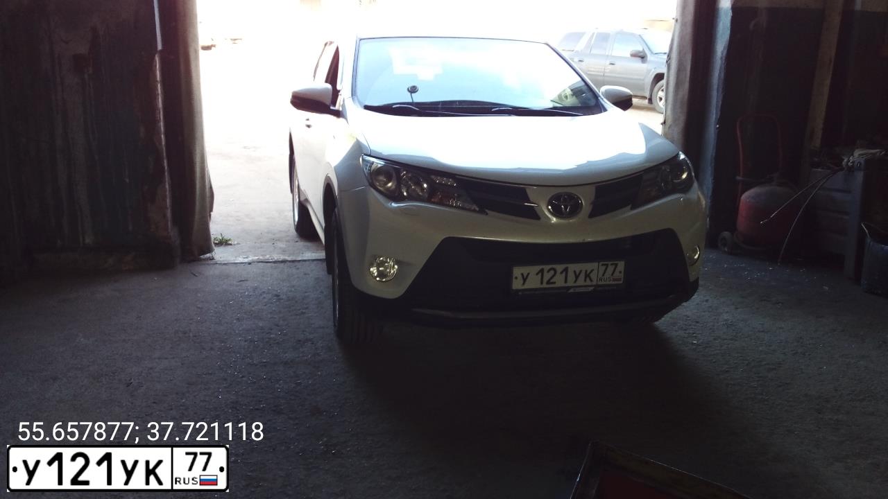 Фото автомобиля TOYOTA RAV4, 2013 — госномер У121УК77. Цвет: БЕЛЫЙ