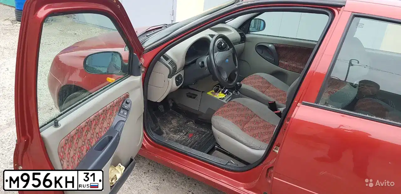 Фото автомобиля LADA 1118 KALINA, 2009 — госномер М956КН31. Цвет: СЕРЕБРИСТО-КРАСНЫЙ