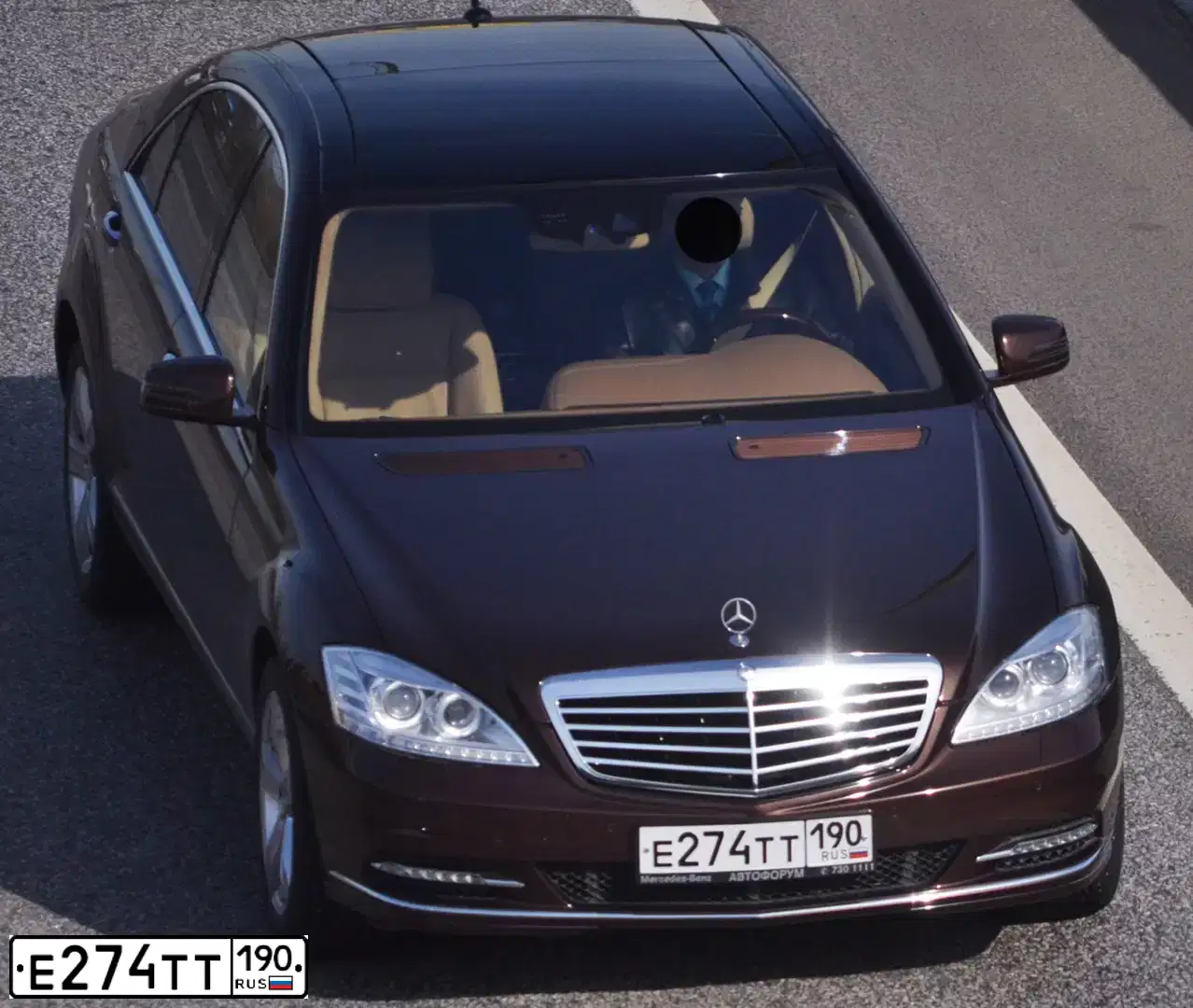 Фото автомобиля MERCEDES S-KLASSE, 2012 — госномер Н071КК797. Цвет: Коричневый