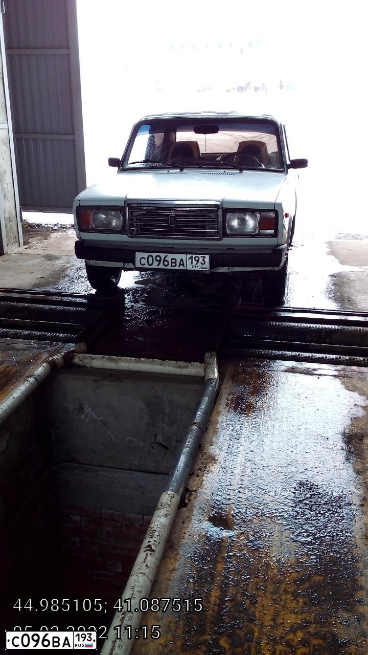 Фото автомобиля LADA 2107, 2004 — госномер М660МТ126. Цвет: ЯРКО-БЕЛЫЙ