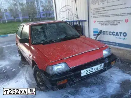 Фото автомобиля HONDA CIVIC, 1987 — госномер Т252ХА18. Цвет: Красный