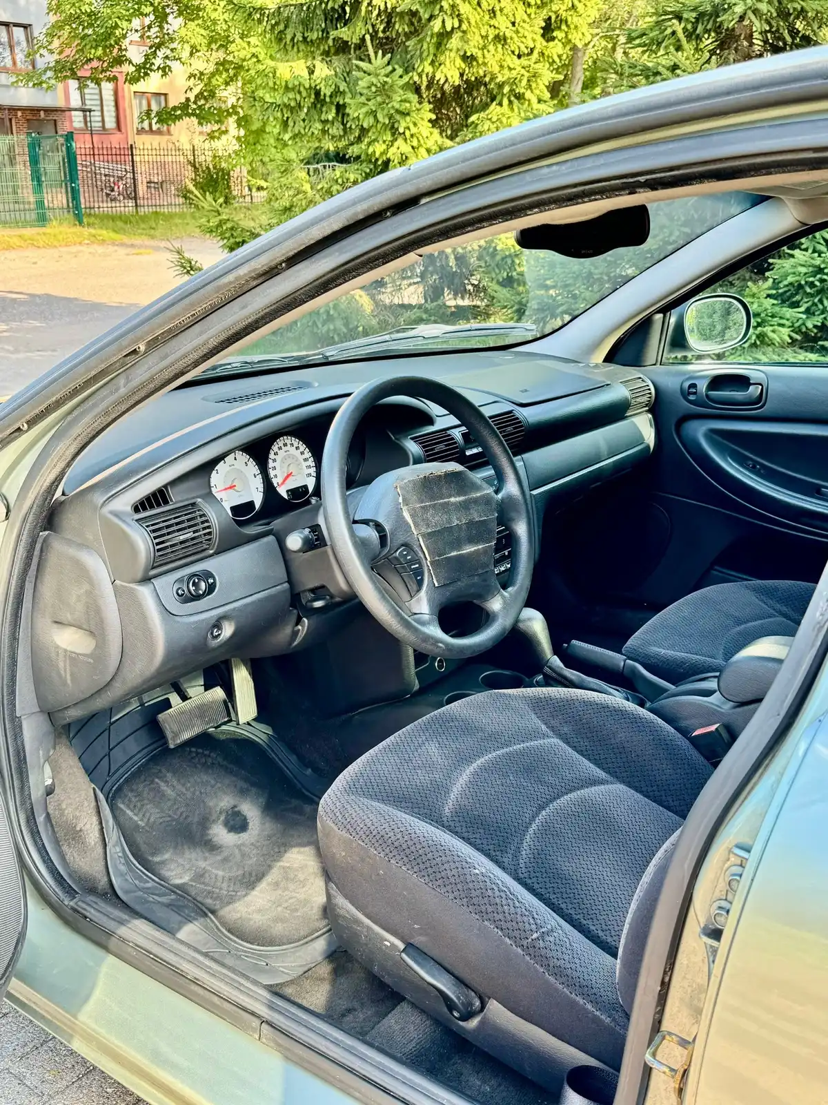 Фото автомобиля DODGE STRATUS, 2004 — госномер О857КН39. Цвет: СВЕТЛО-ЗЕЛЕНЫЙ