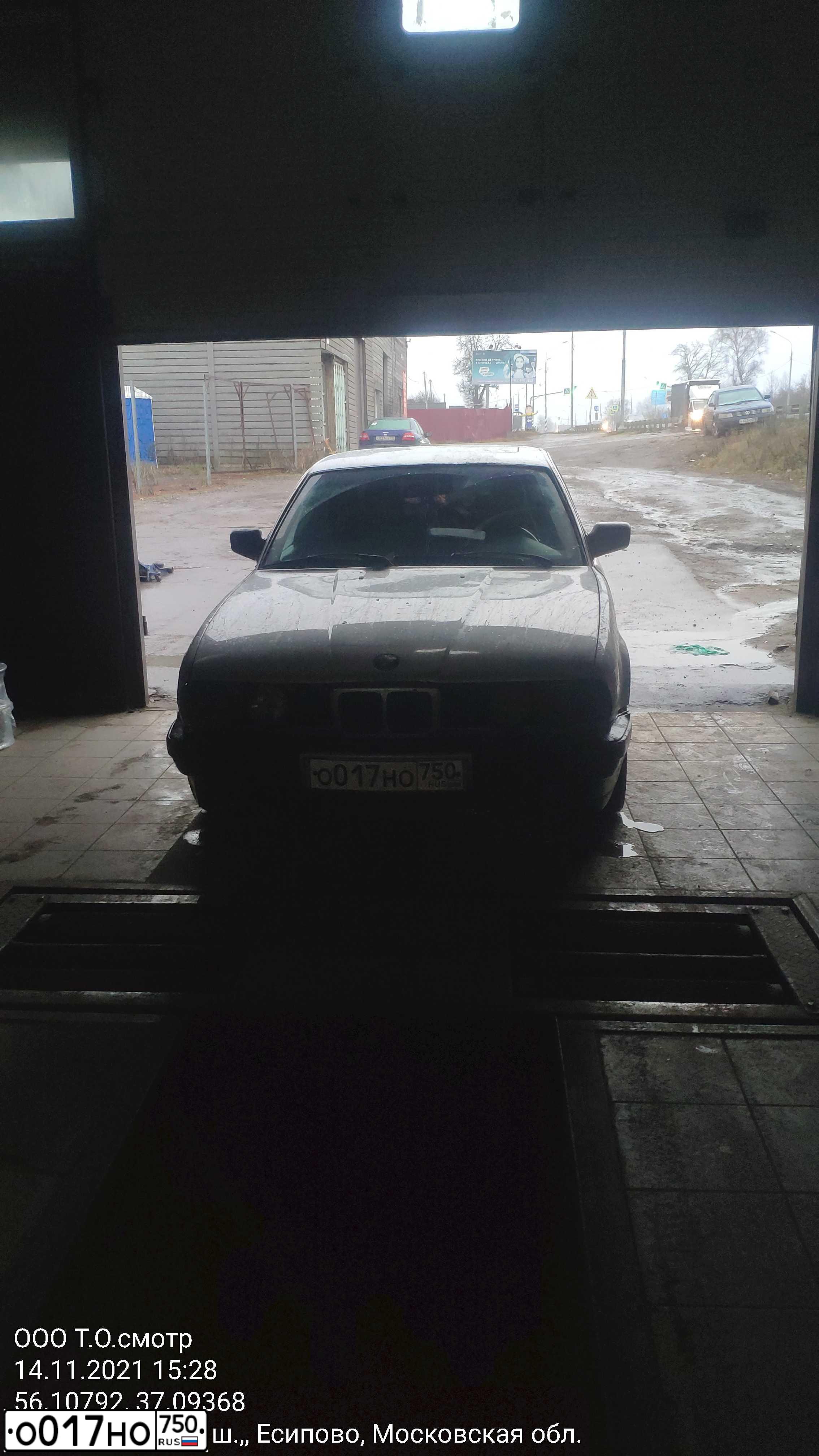 Фото автомобиля BMW 525, 1988 — госномер М848НА35. Цвет: СЕРЫЙ