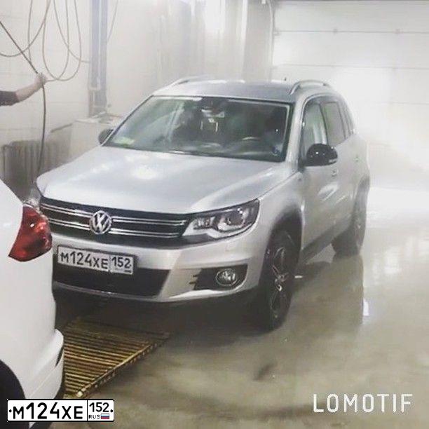 Фото автомобиля VOLKSWAGEN TIGUAN, 2013 — госномер М124ХЕ152. Цвет: СВЕТЛО-СЕРЫЙ