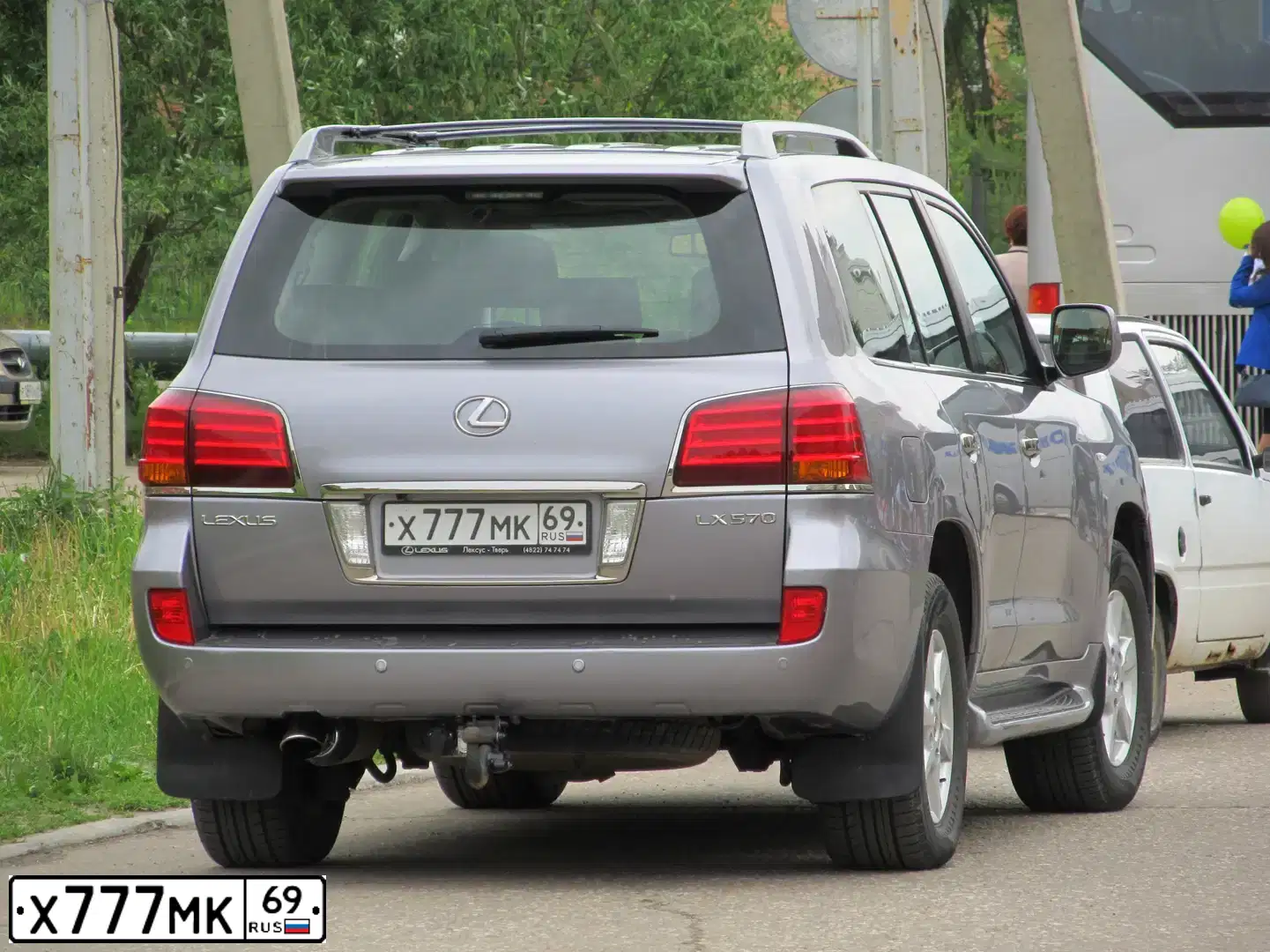 Фото автомобиля LEXUS LX, 2011 — госномер Х777МК69. Цвет: СЕРЕБРИСТЫЙ