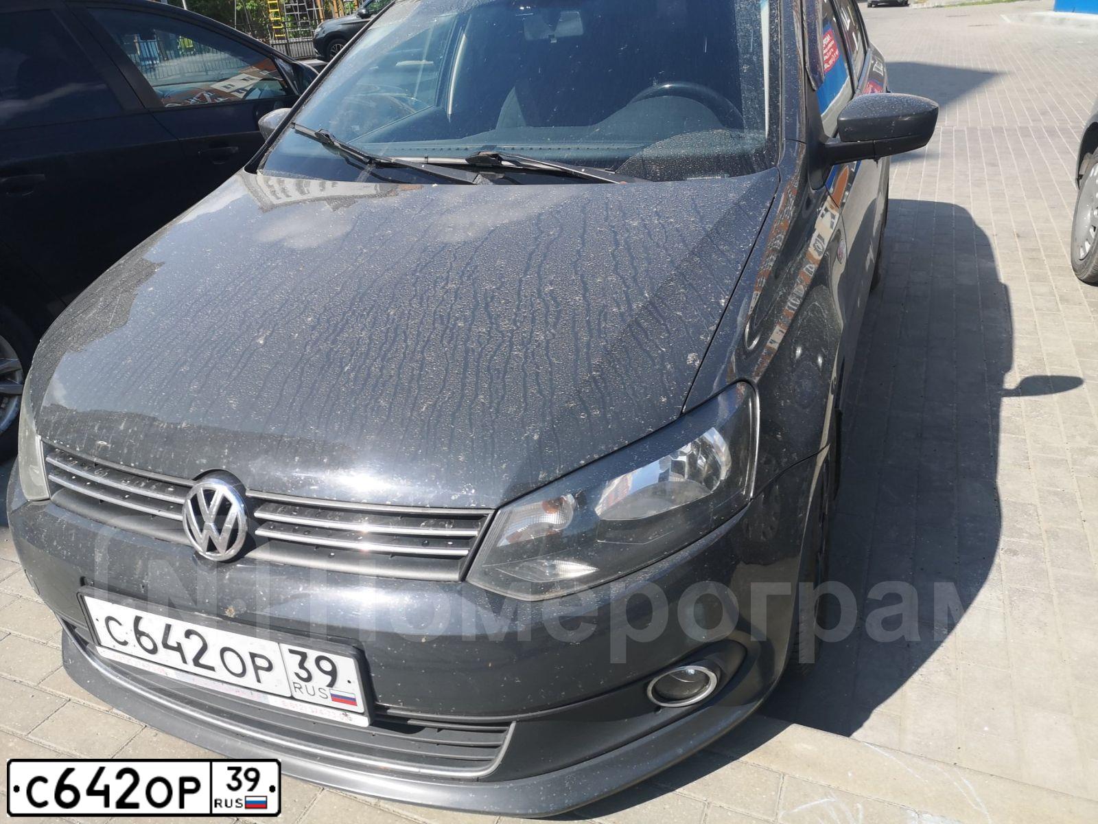 Фото автомобиля VOLKSWAGEN POLO, 2011 — госномер С642ОР39. Цвет: СЕРЫЙ