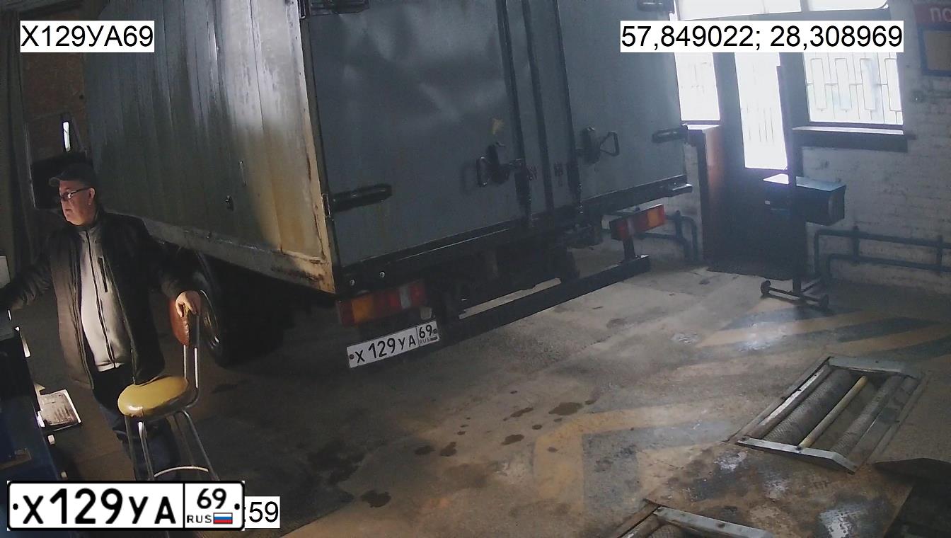 Фото автомобиля MAZ 4370 /4X2/, 2005 — госномер Н243КО790. Цвет: Белый