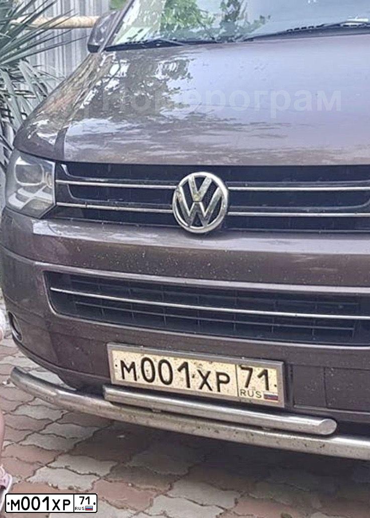 Фото автомобиля VOLKSWAGEN MULTIVAN, 2011 — госномер М001ХР71. Цвет: СВЕТЛО-КОРИЧНЕВЫЙ