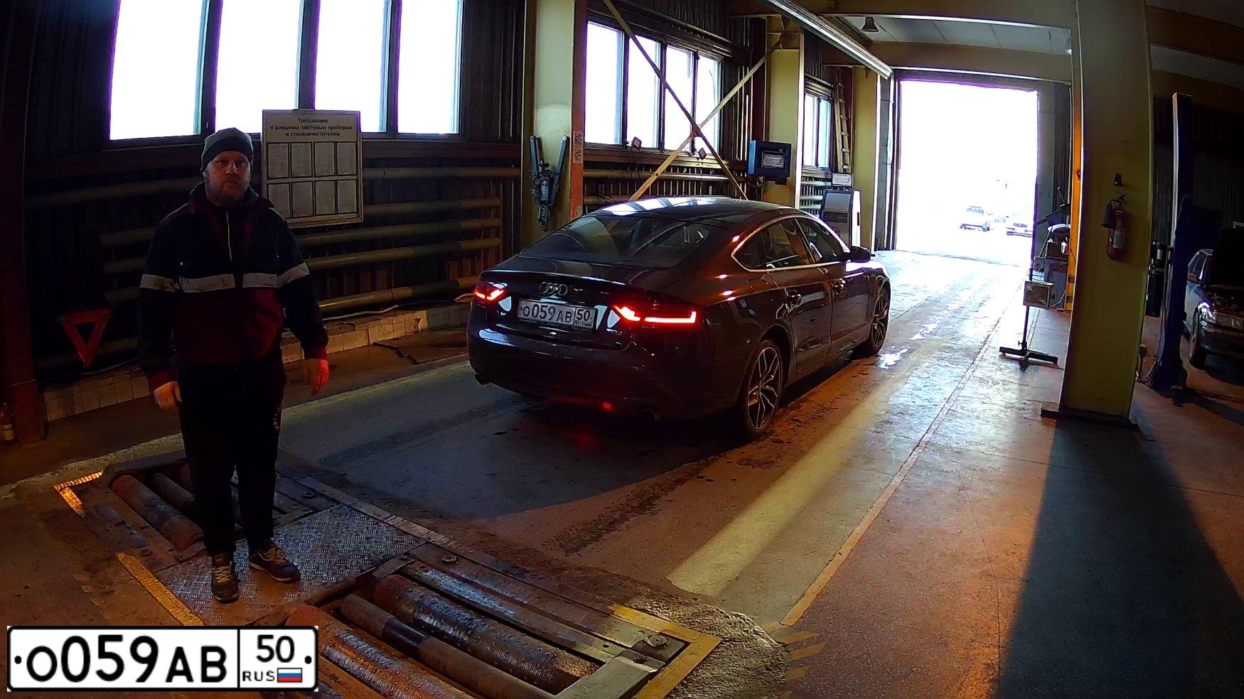 Фото автомобиля AUDI A5, 2012 — госномер Т276ВР196. Цвет: ТЕМНО-КРАСНЫЙ