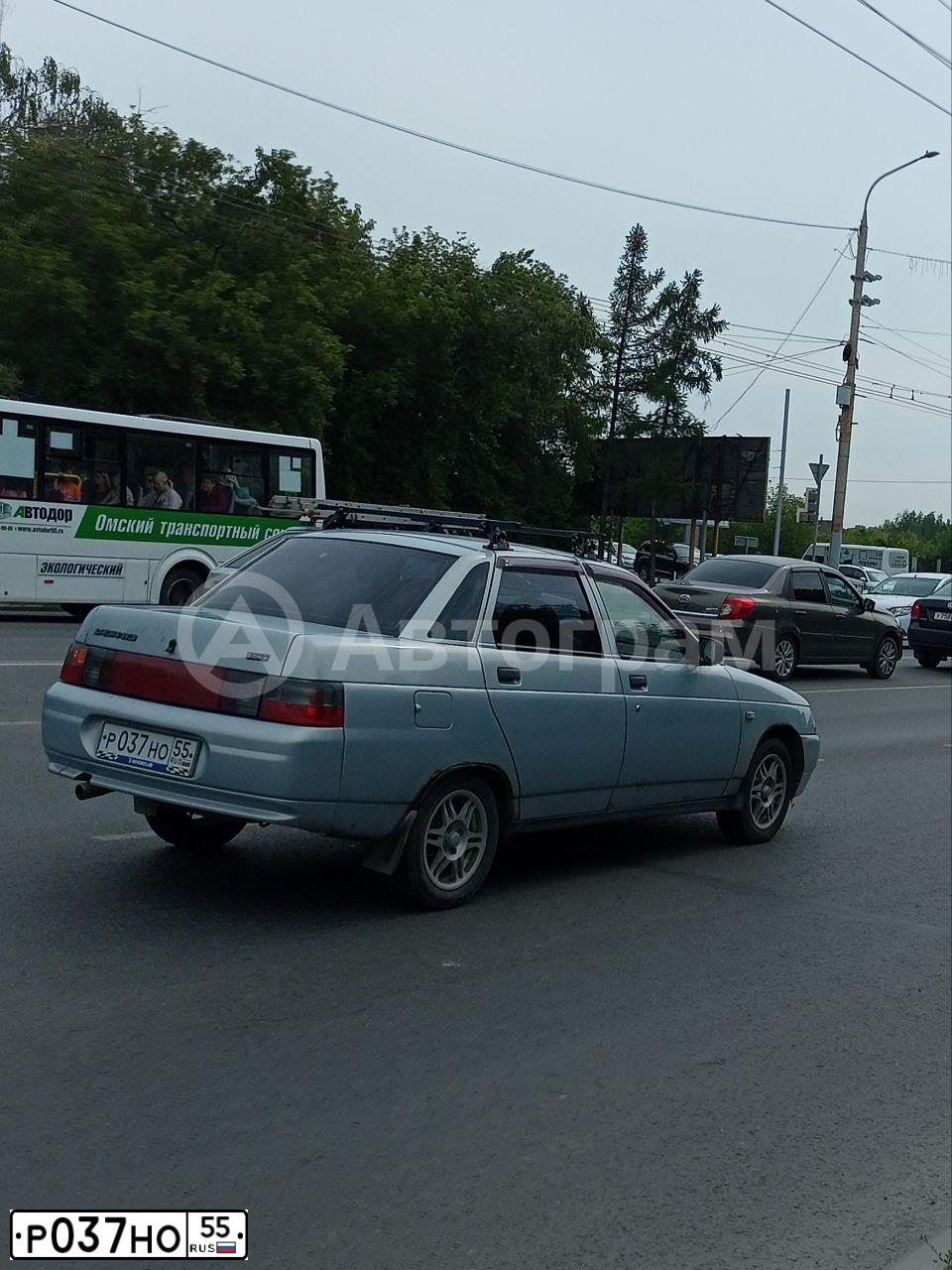 Фото автомобиля LADA 2110, 2004 — госномер Р037НО55. Цвет: СЕРЕБРИСТО-ЖЕЛТЫЙ