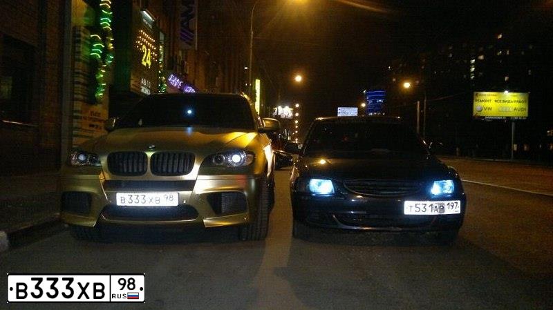 Фото автомобиля BMW X5M, 2009 — госномер В333ХВ98. Цвет: ЗОЛОТИСТЫЙ