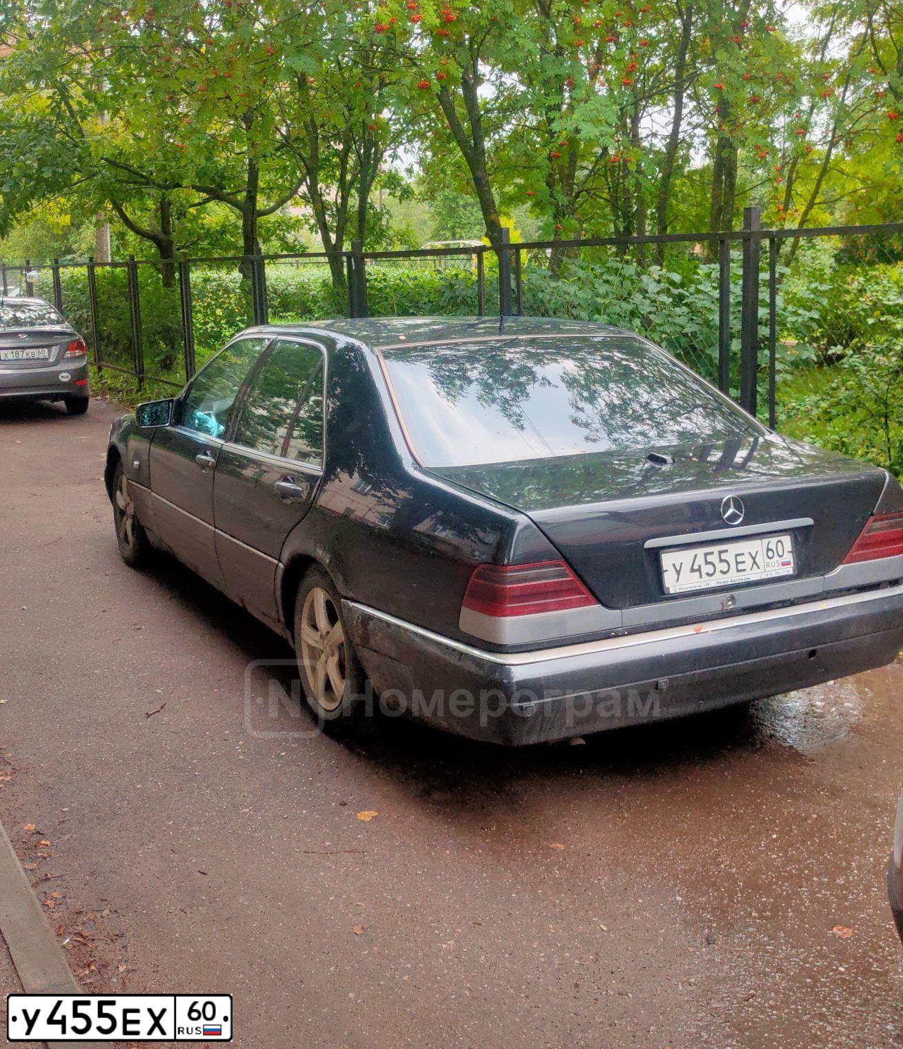 Фото автомобиля MERCEDES S-KLASSE, 1997 — госномер У455ЕХ60. Цвет: ЧЕРНЫЙ