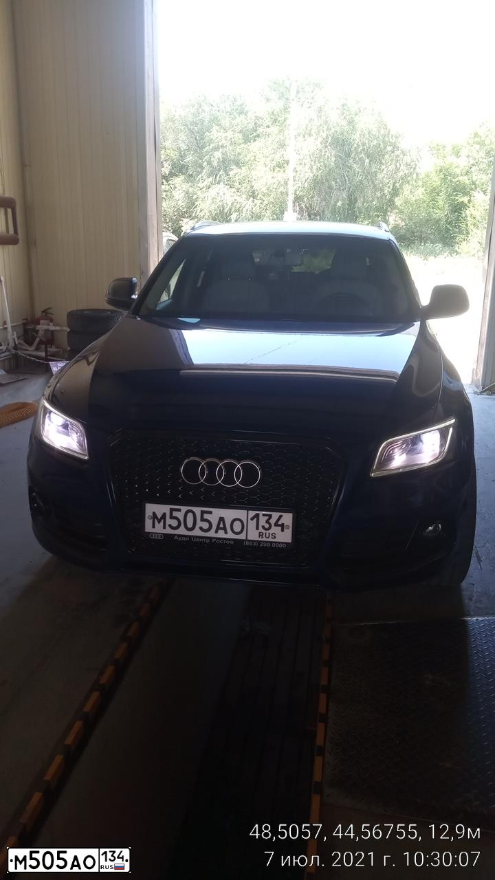 Фото автомобиля AUDI Q5, 2014 — госномер Х222АМ777. Цвет: СИНИЙ