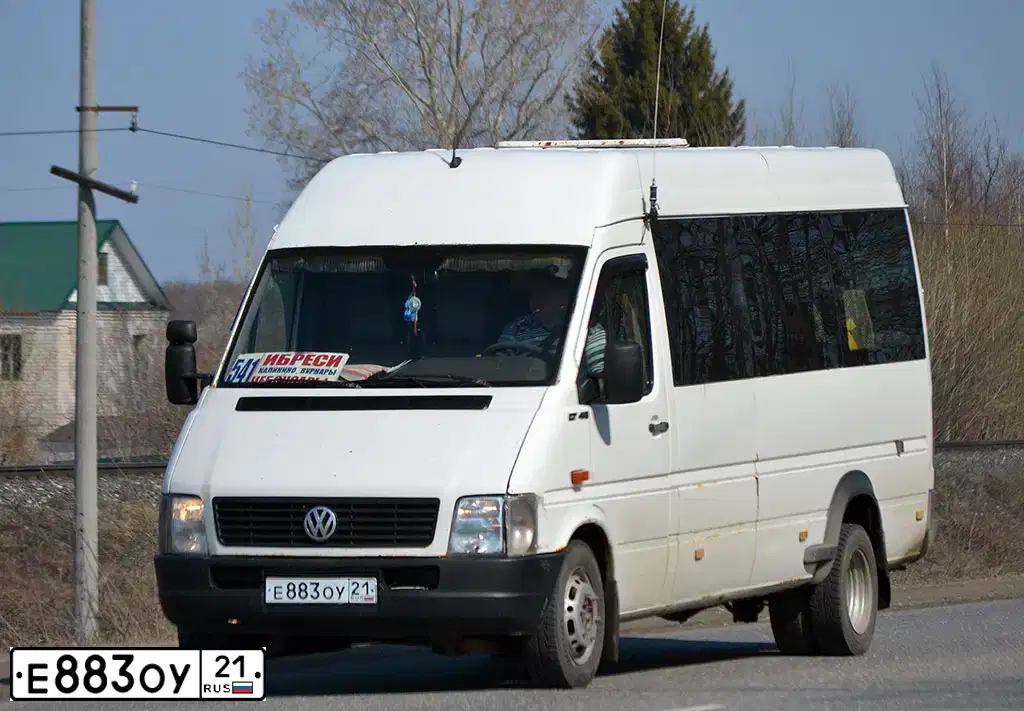 Фото автомобиля VOLKSWAGEN LT, 2005 — госномер А470ОО21. Цвет: Белый