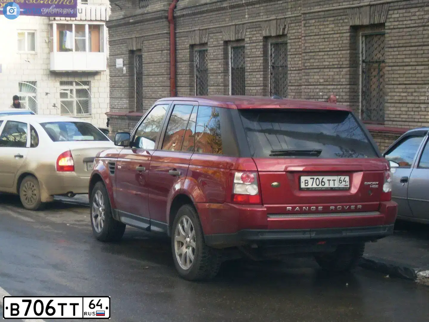 Фото автомобиля LANDROVER RANGE ROVER SPORT, 2009 — госномер В706ТТ64. Цвет: КРАСНЫЙ