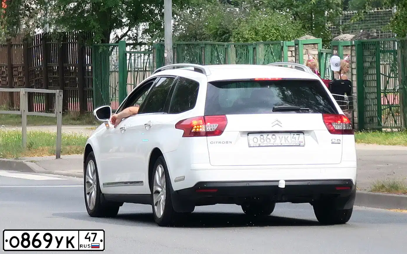 Фото автомобиля CITROEN C5, 2012 — госномер О869УК47. Цвет: Белый