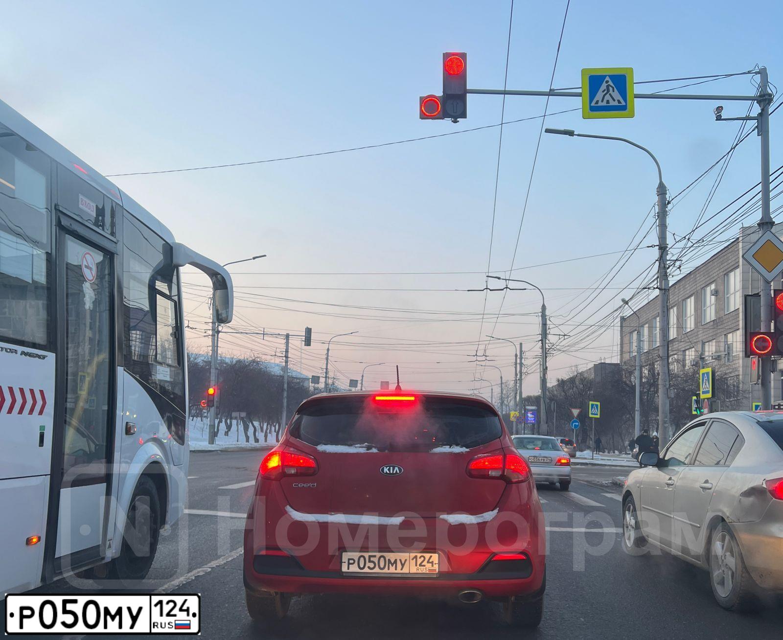 Фото автомобиля KIA CEE'D, 2014 — госномер Р050МУ124