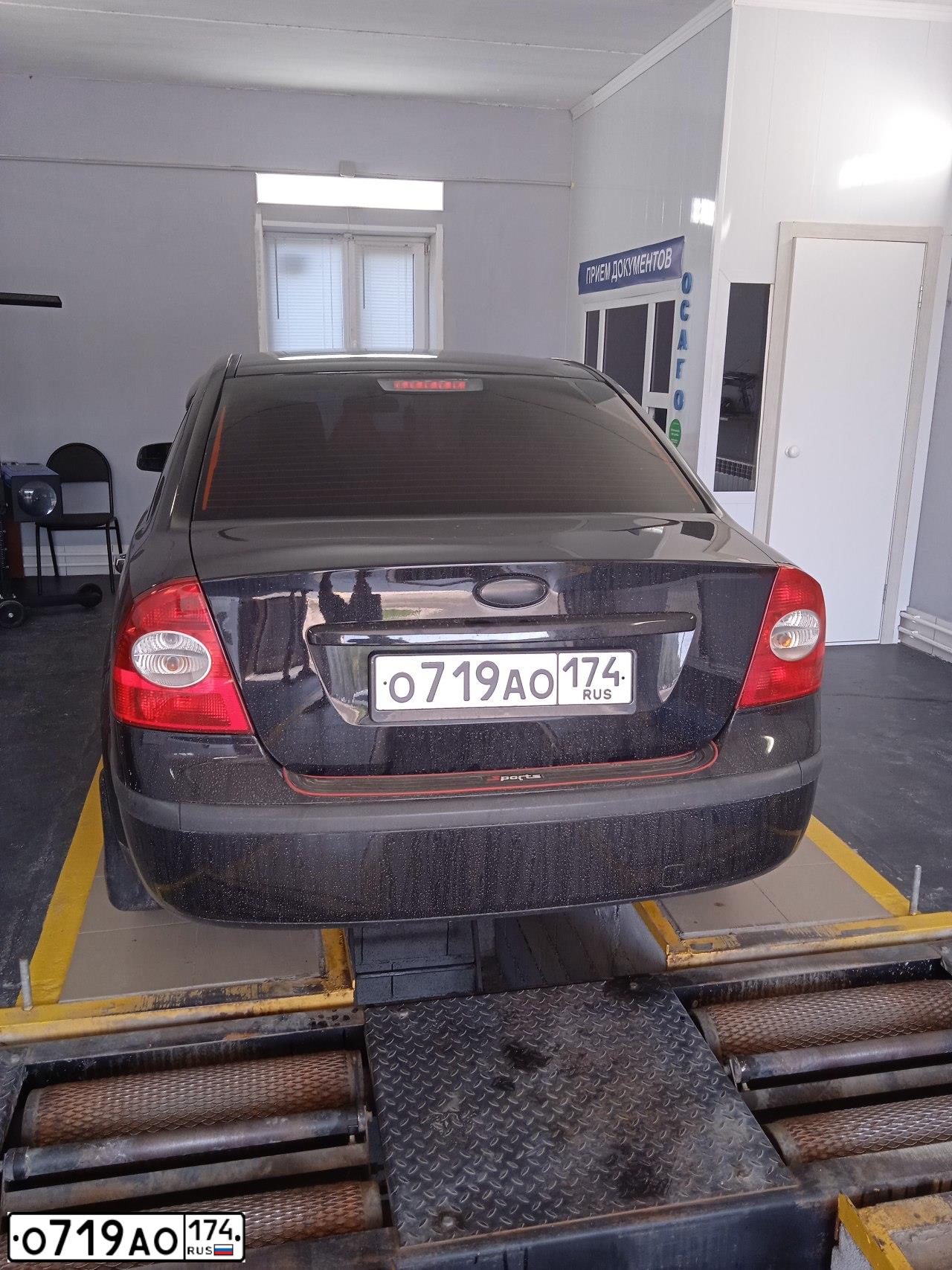 Фото автомобиля FORD FOCUS, 2007 — госномер О719АО174. Цвет: ЧЕРНЫЙ