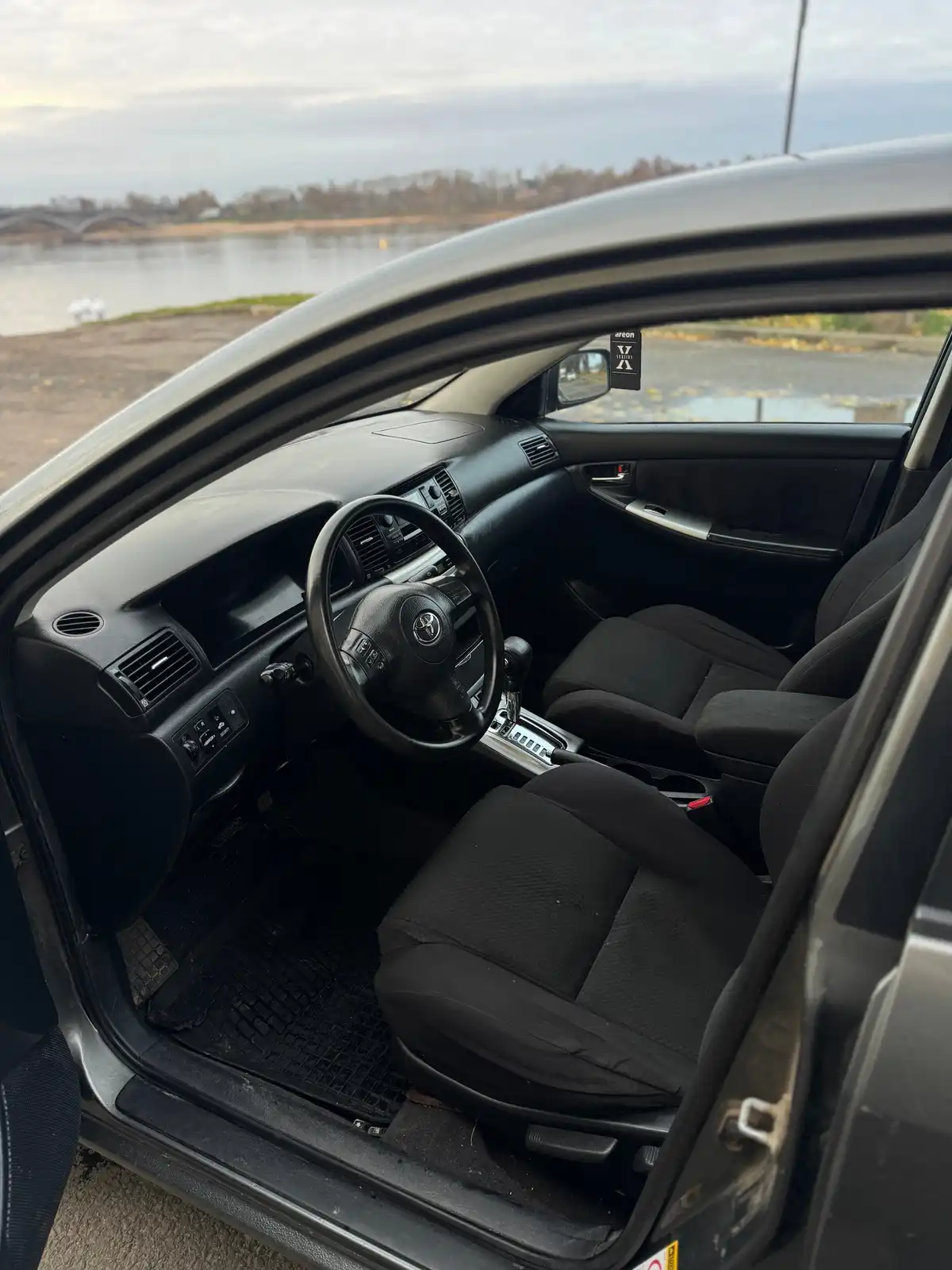 Фото автомобиля TOYOTA COROLLA, 2005 — госномер А982НК76. Цвет: СЕРЫЙ