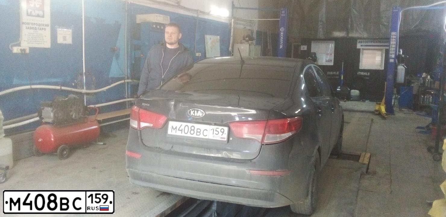 Фото автомобиля KIA RIO, 2015 — госномер С449ТК196. Цвет: ЧЕРНЫЙ